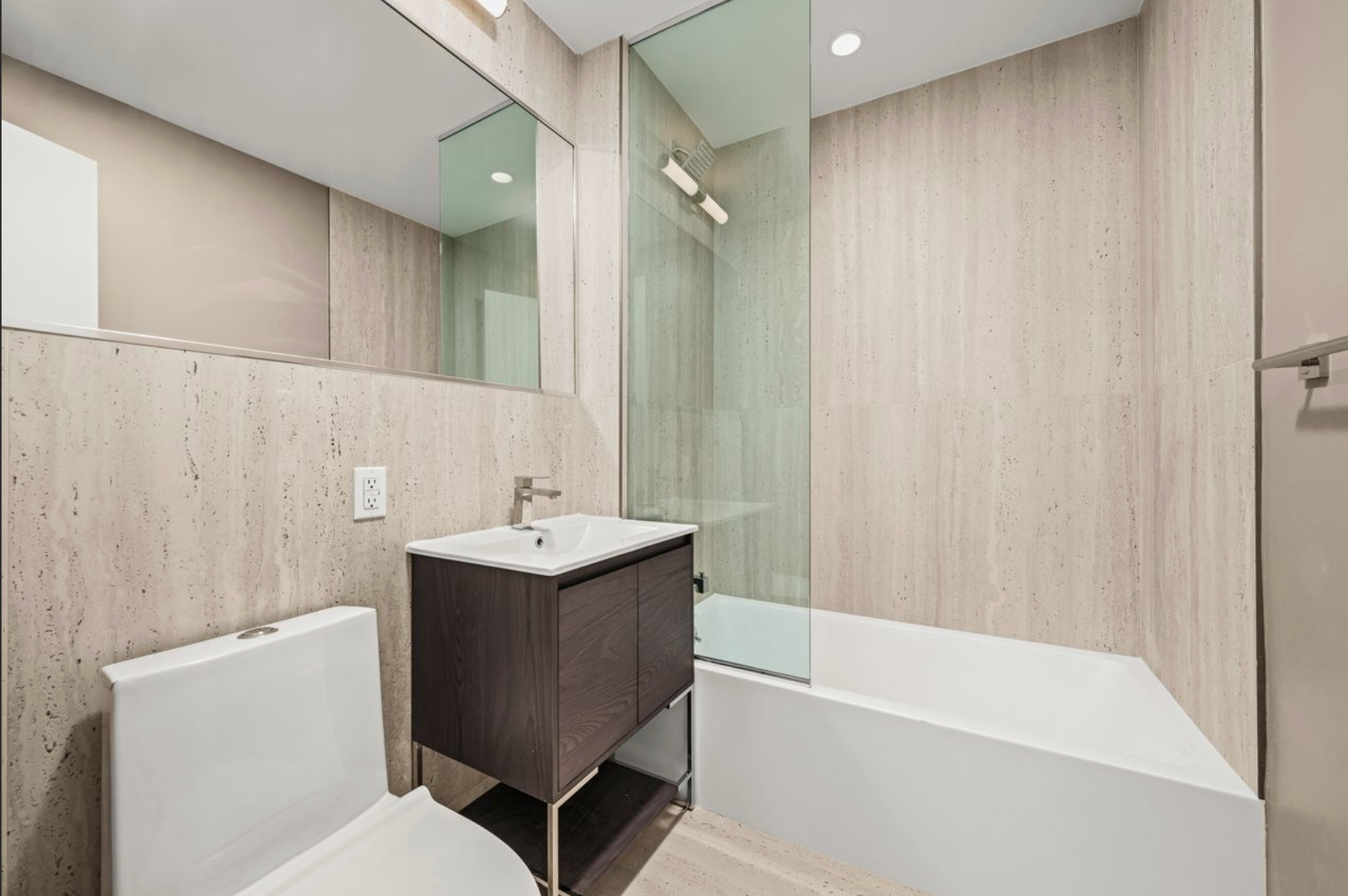 Residence 601 bathroom