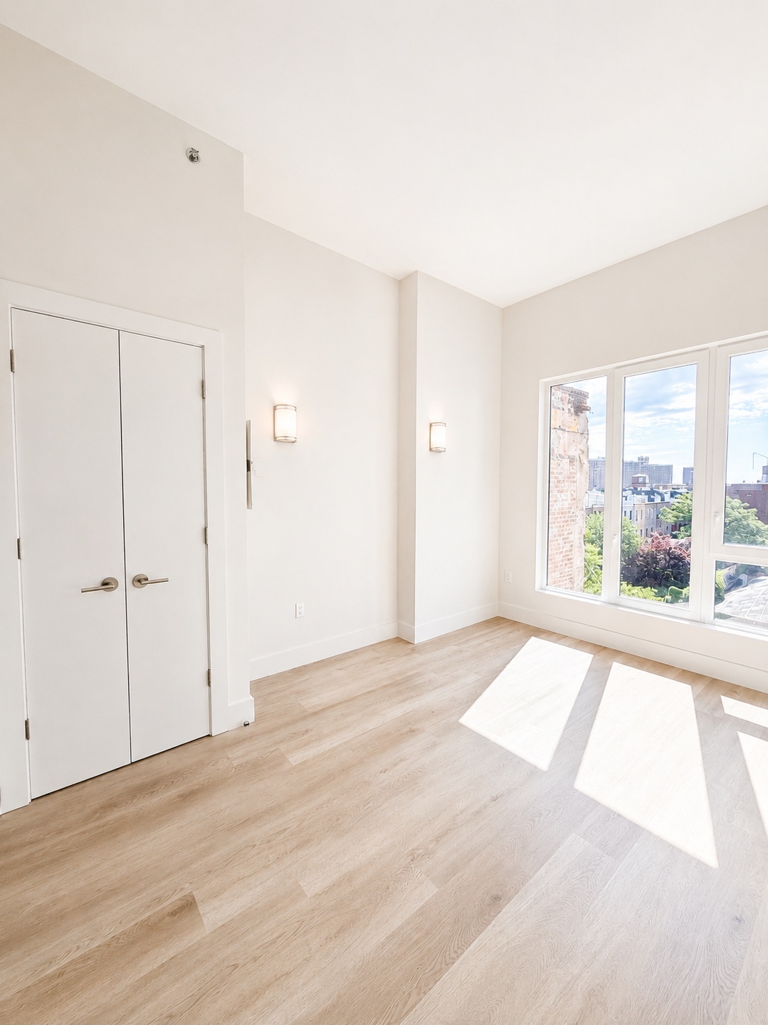 Residence 602 replacement room with window